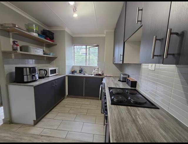 2 BEDROOM APARTMENT FOR SALE IN SUNNINGHILL